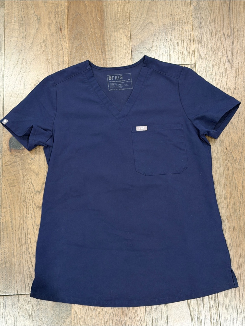 Figs women’s V-Neck Scrub set - Navy Blue